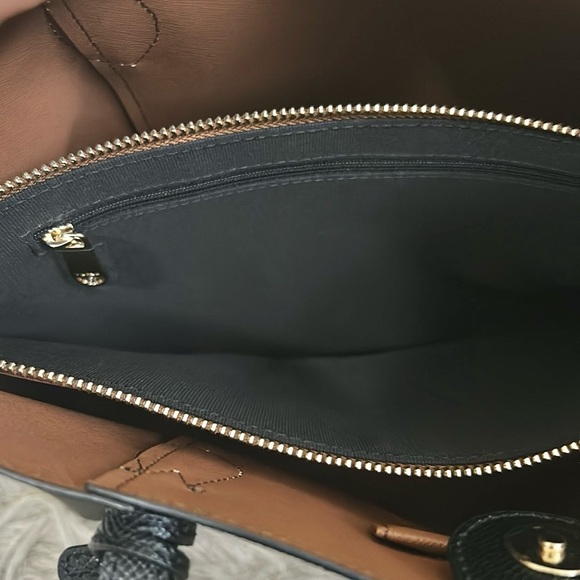 Furla Vittoria Black Calfskin Leather Medium Tote Bag in Nero $388 SOLD OUT - Picture 9 of 12